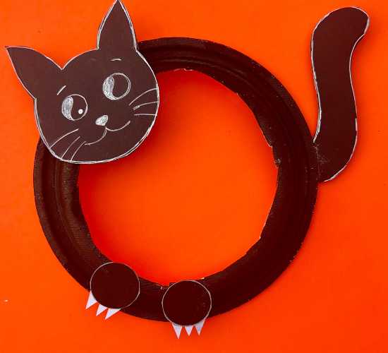 Paper Plate Cat Wreath