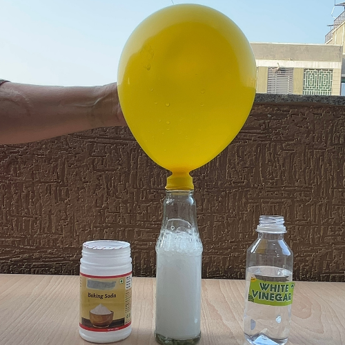 Baking Soda & Vinegar Balloon Experiment
